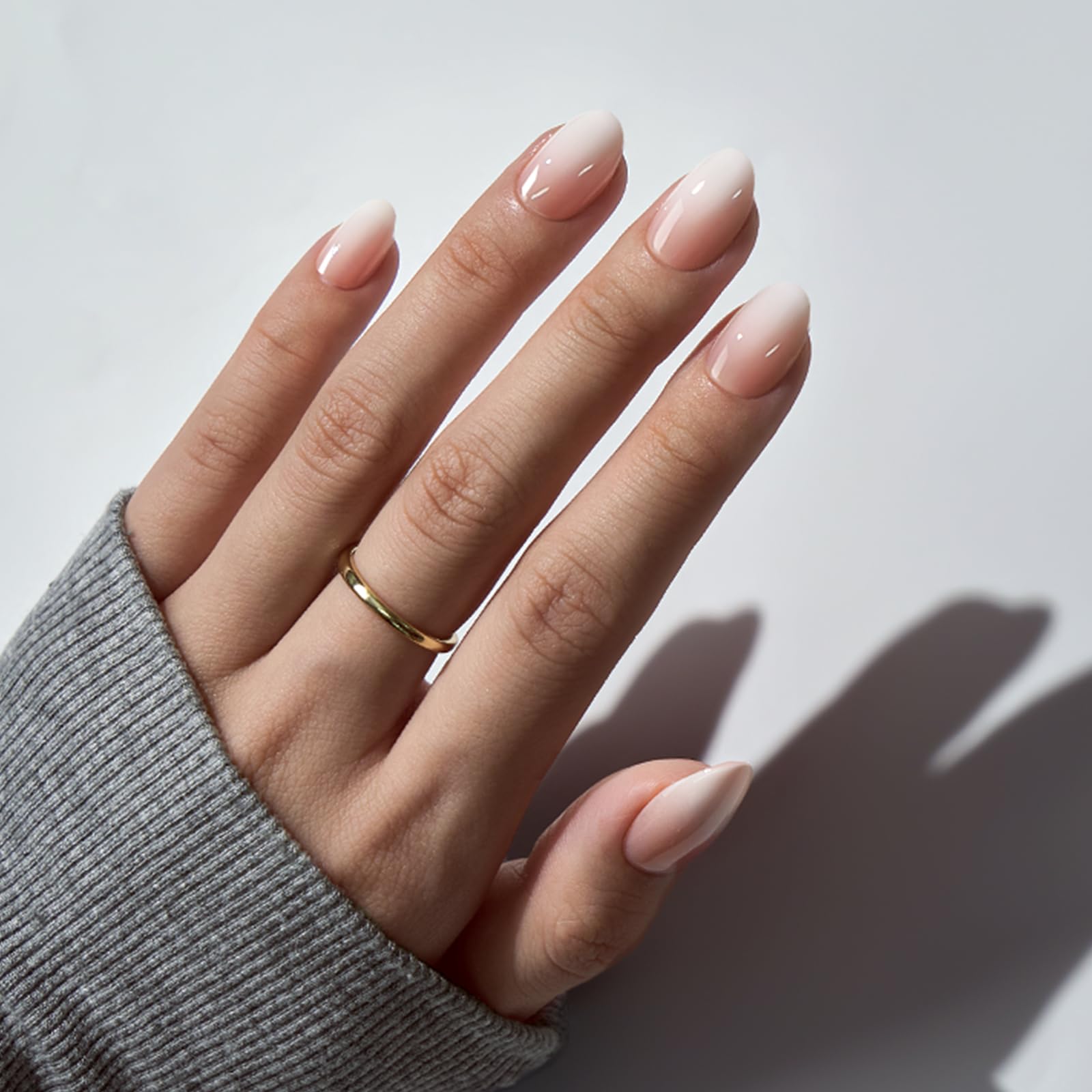 BTArtbox uñas con degradado neutro, tono elegante y versátil.