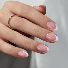 BTArtboxnails explique le procédé XCOATTIPS, qui permet le durcissement du gel sous lampe.