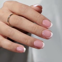 BTArtboxnails XCOATTIPS: uñas francesas extra cortas, listas para un acabado cómodo en casa.