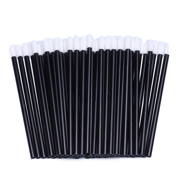 BTYMS aplicador labial desechable con mango negro para uso cómodo e higiénico.