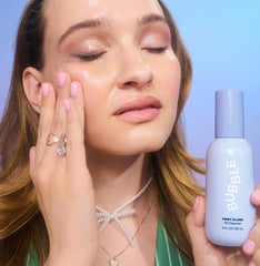Aplicación con manos secas para disolver maquillaje