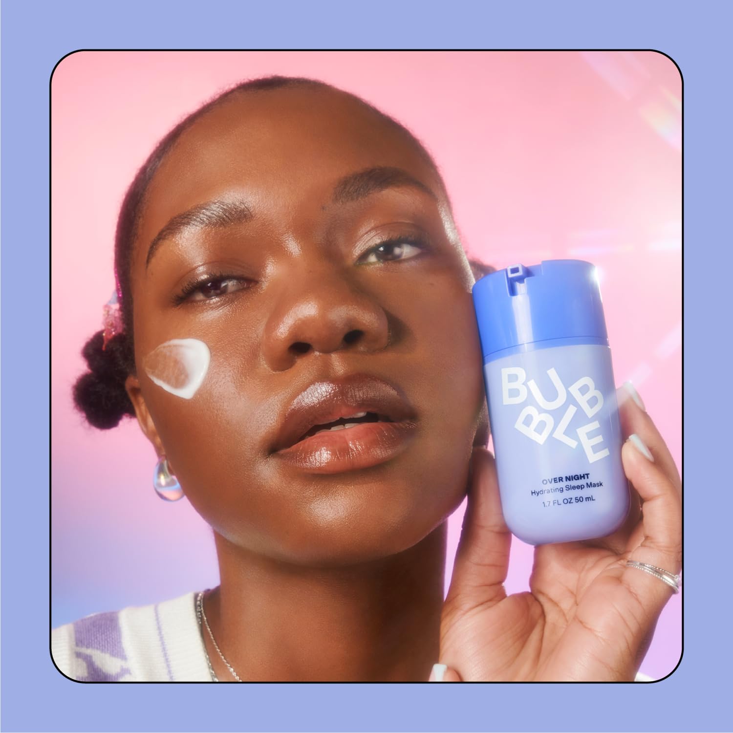 Bubble Skincare textura cremosa de mascarilla, fácil de aplicar por la noche.