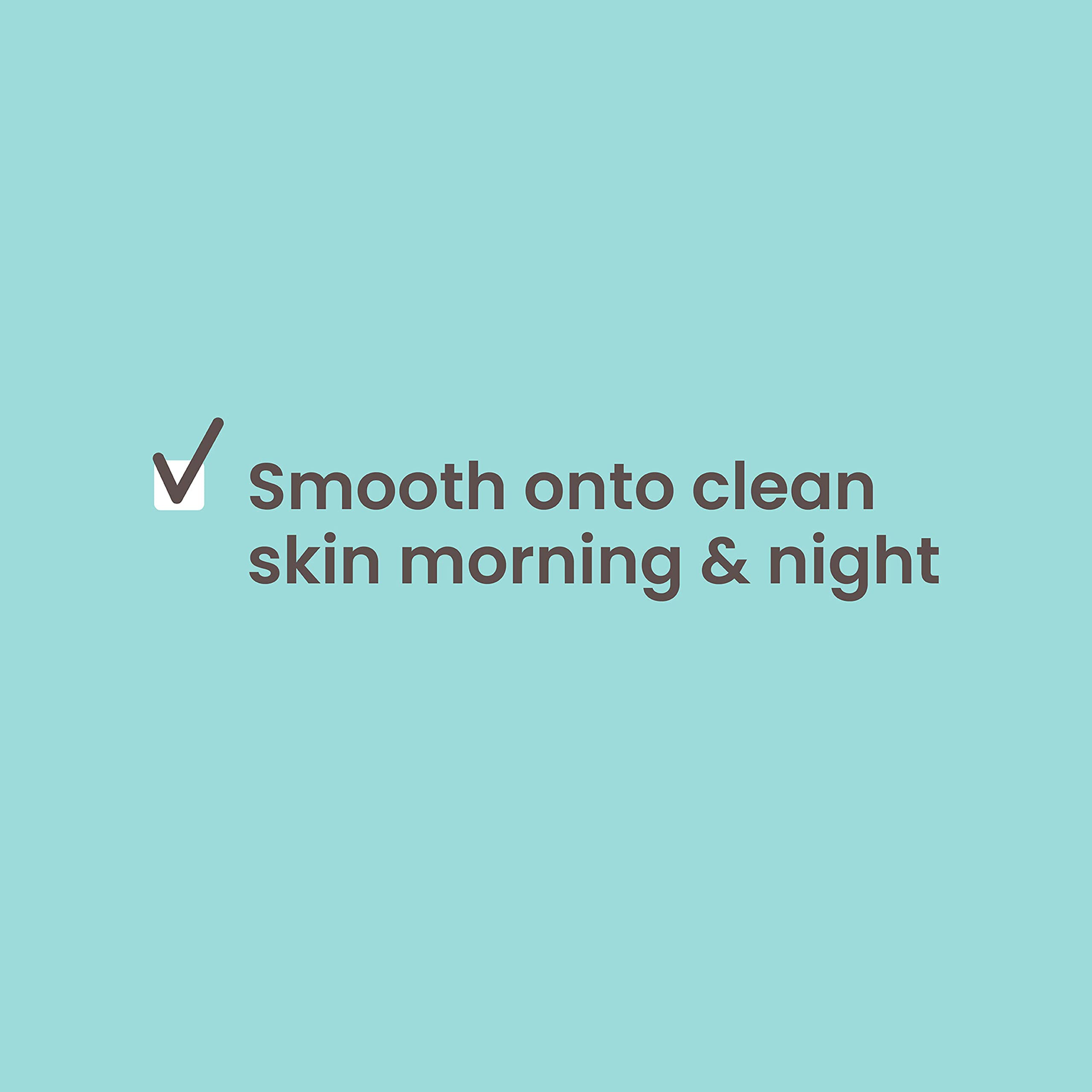 Aplicación de Burt's Bees por la mañana y por la noche en rostro.