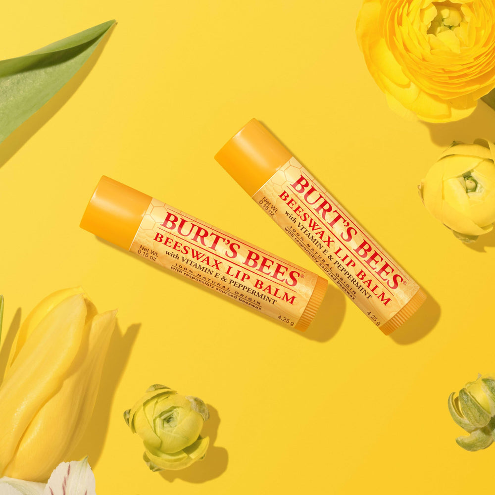Cera de abejas obtenida de forma responsable en Burt's Bees.