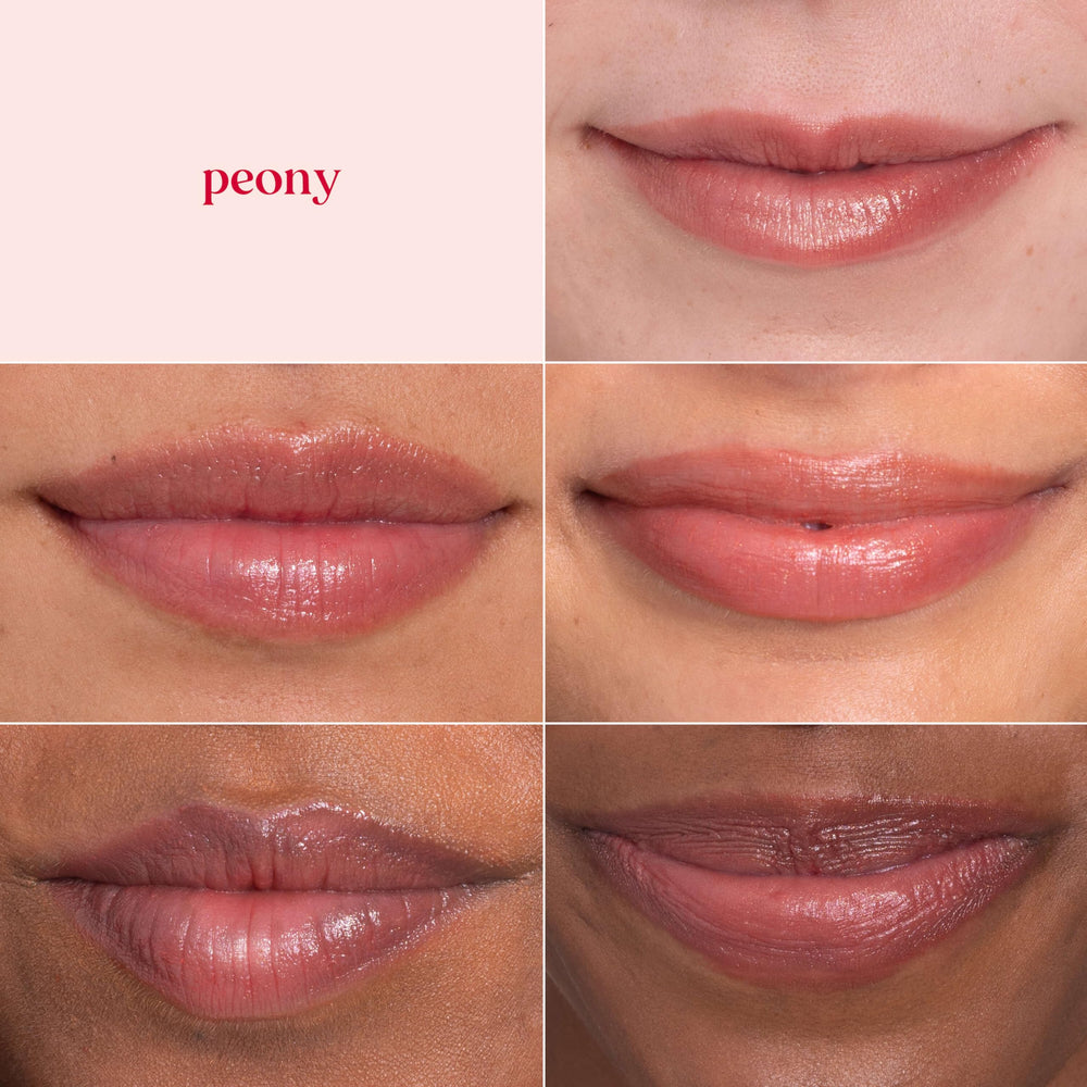 Textura cremosa de Lip Shimmer Peony para un acabado suave.