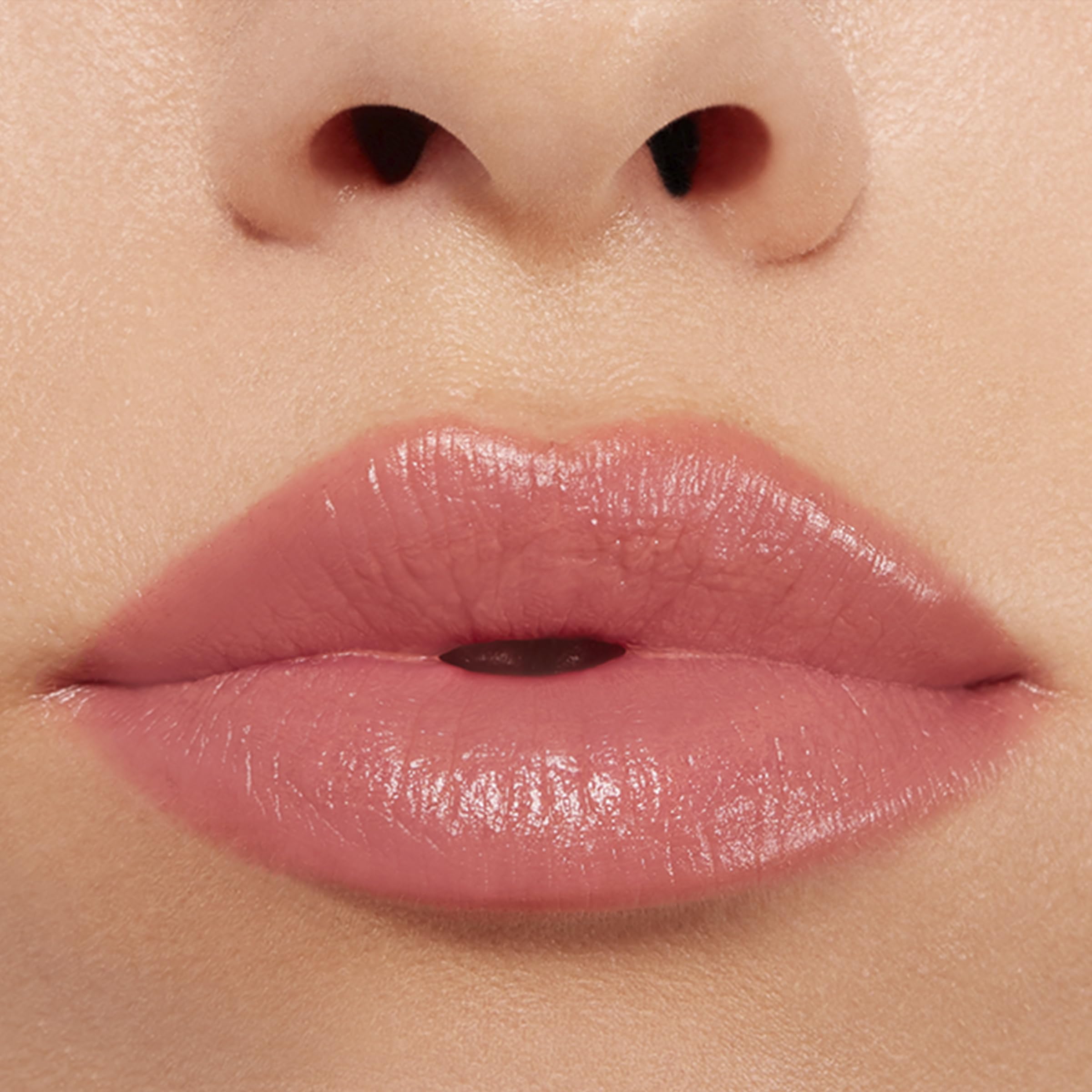 Buxom Power-Full Lip Balm Inner Glow aplicación en labios durante la prueba