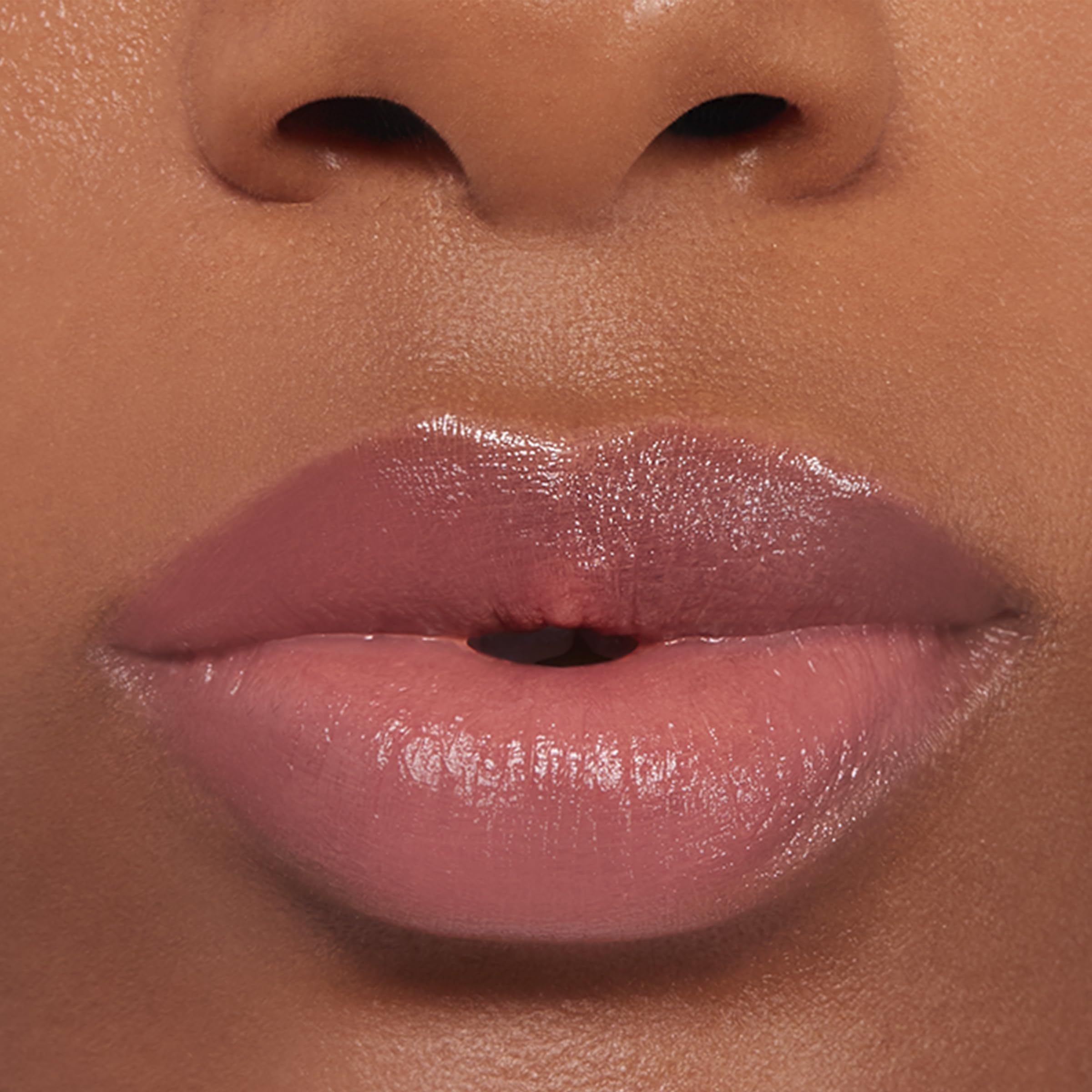Buxom Power-Full Lip Balm Inner Glow muestra de color en labios para tono natural