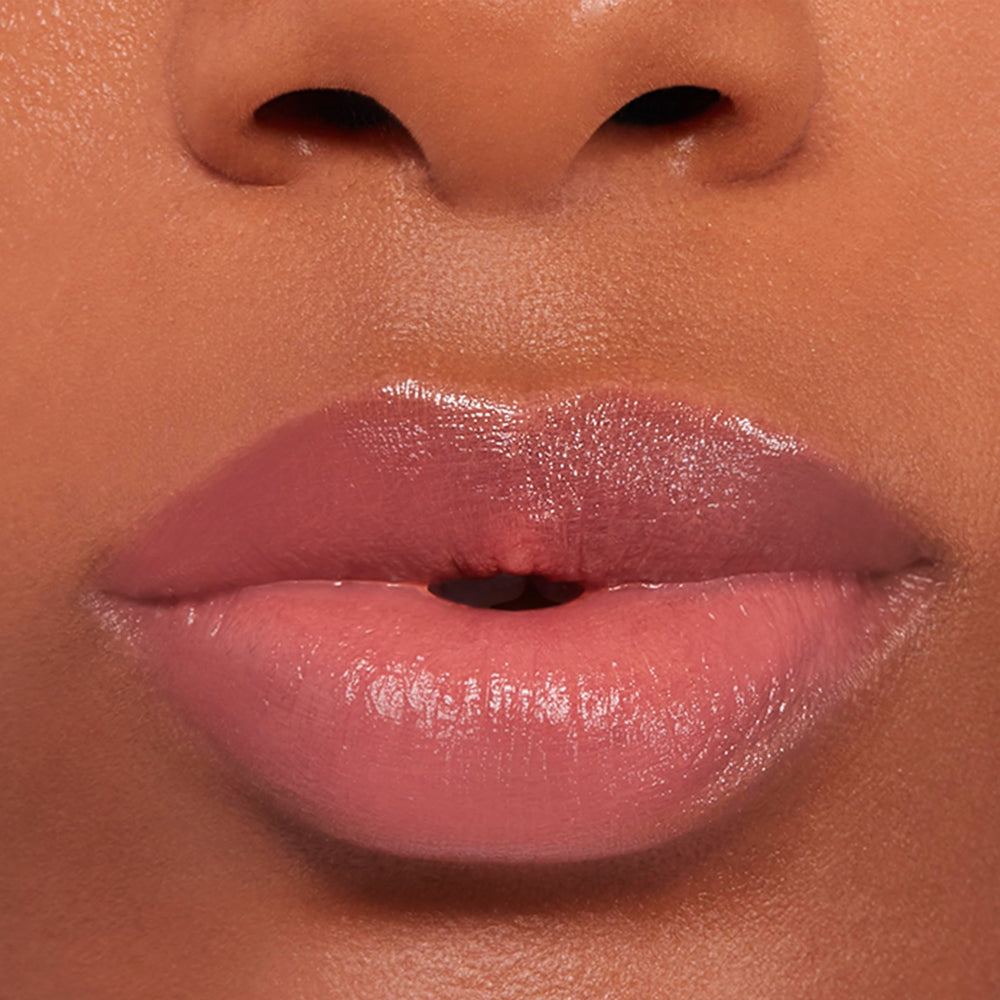 Buxom Power-Full Lip Balm Inner Glow muestra de color en labios para tono natural