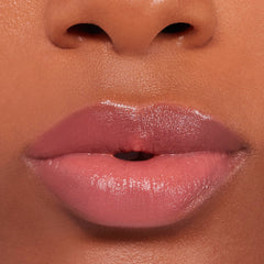 Buxom Power-Full Lip Balm Inner Glow muestra de color en labios para tono natural