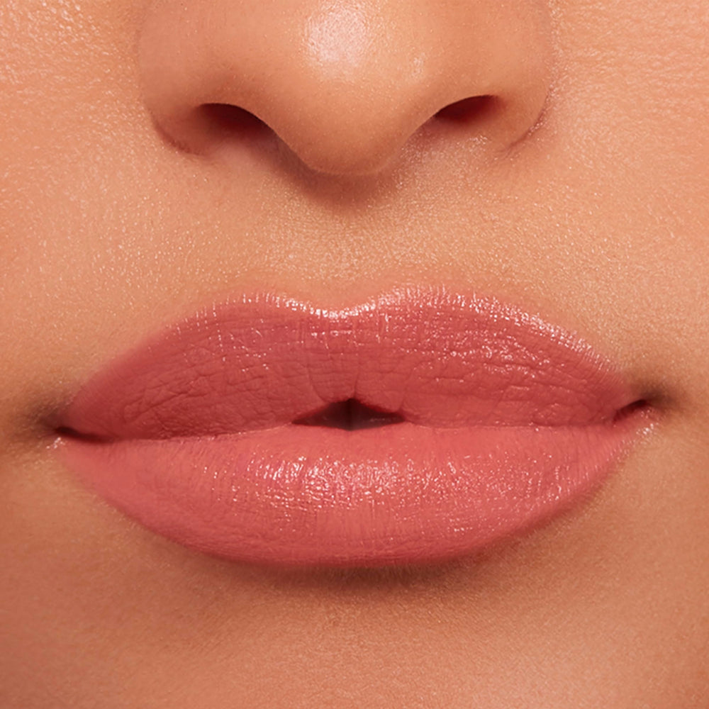 Buxom Power-Full Lip Balm Inner Glow swatches en piel para ver hidratación y tono