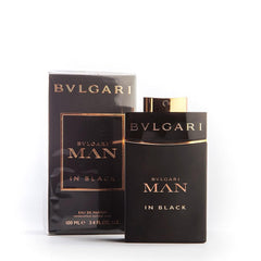 Bvlgari Man in Black, botella frontal, añade elegancia para eventos formales.