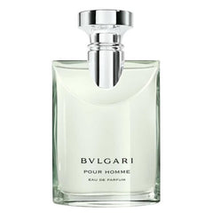 Detalle de la botella BVLGARI Pour Homme, diseño elegante para ocasiones formales.