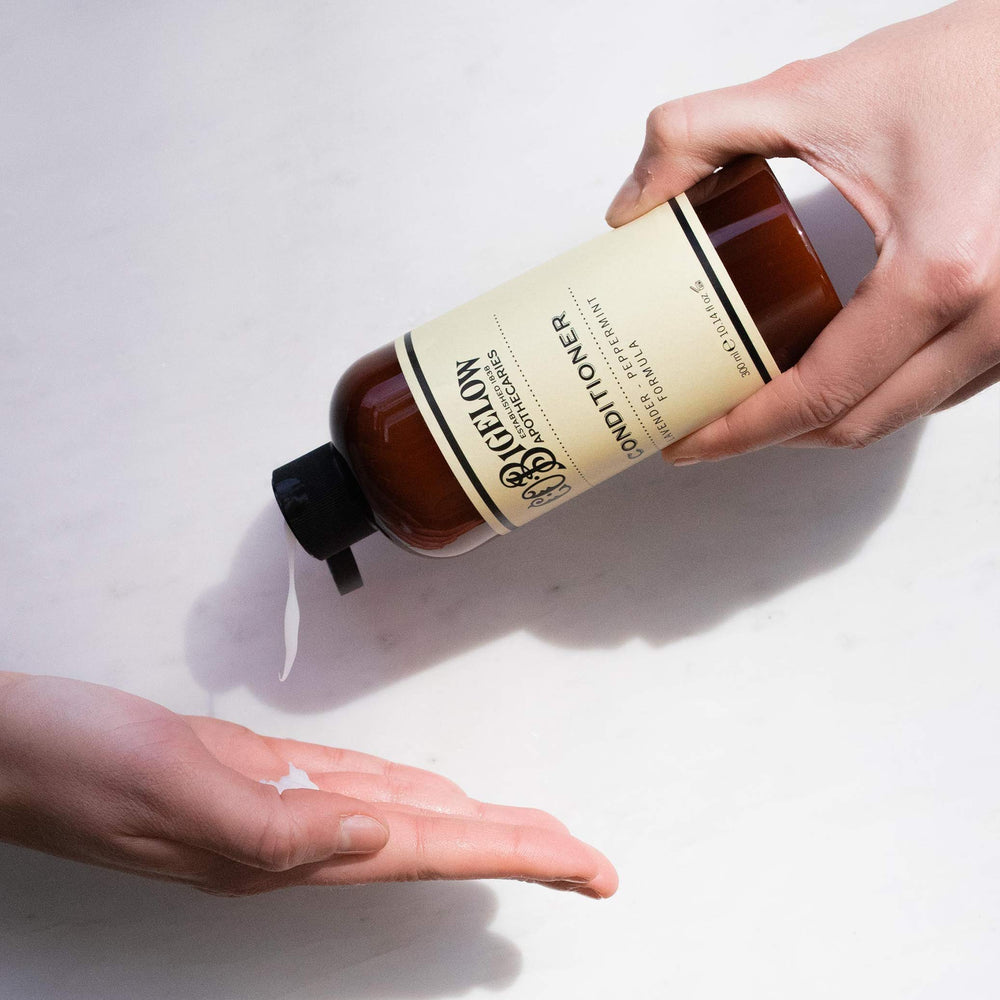 Acondicionador C.O. Bigelow aporta brillo suave al cabello.