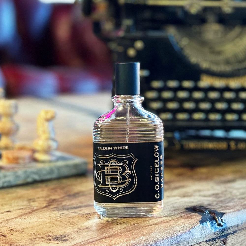 Gotas de Elixir White sobre la piel, sensación cálida y duradera