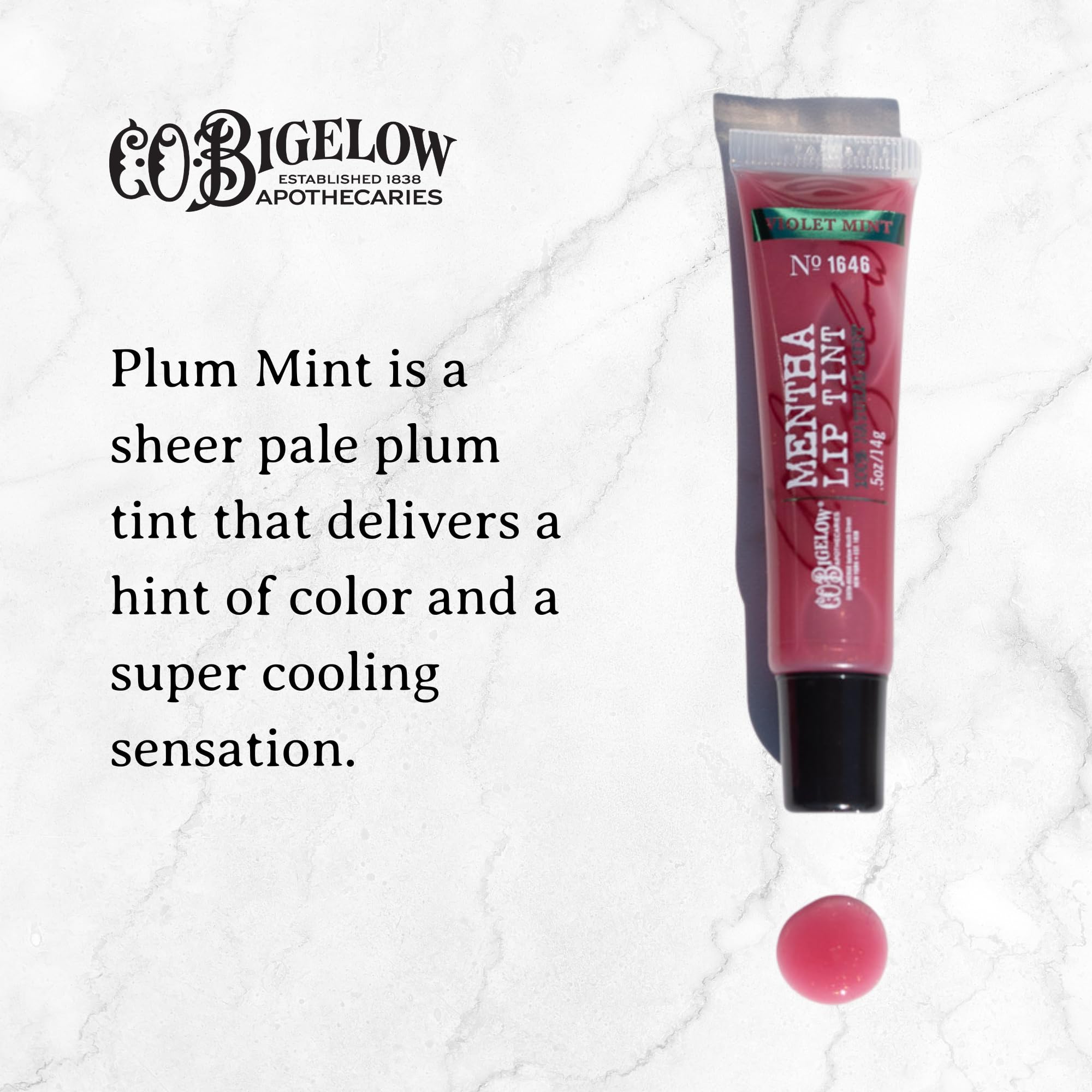Labios morados brillantes con tinte labial Plum Mentha de C.O. Bigelow.