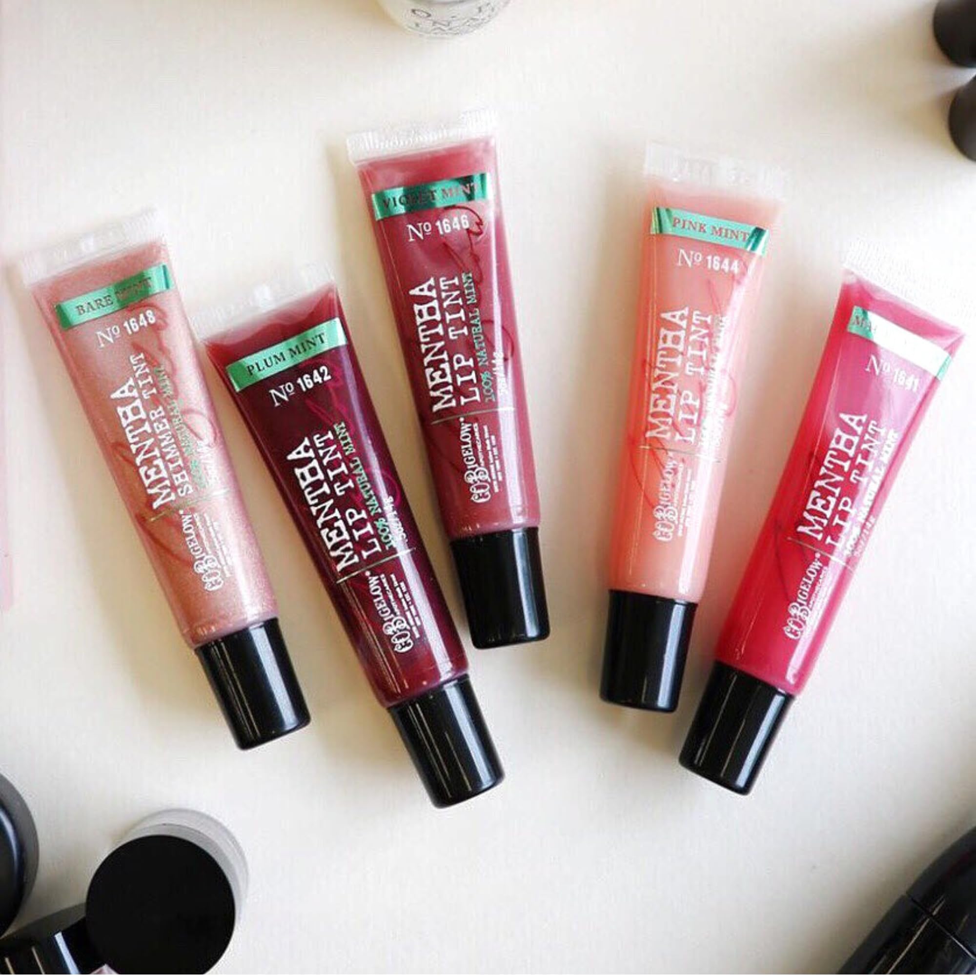 Regalo práctico para labios con Plum Mentha Lip Tint.
