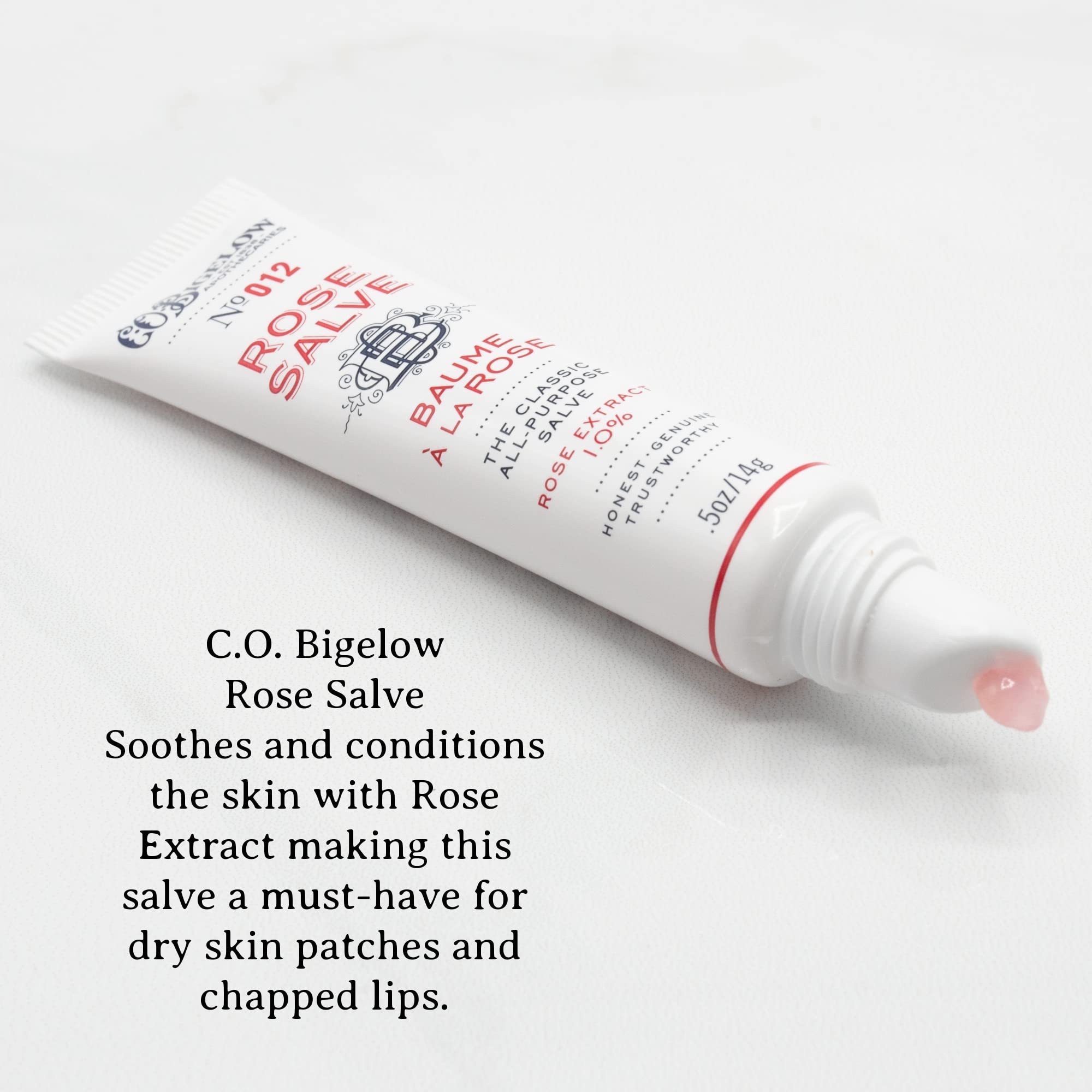 Aplicación suave de Rose Salve en labios por C. O. Bigelow.