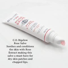 Aplicación suave de Rose Salve en labios por C. O. Bigelow.