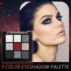 CAKAILA aplicando sombras con pincel para acabado suave