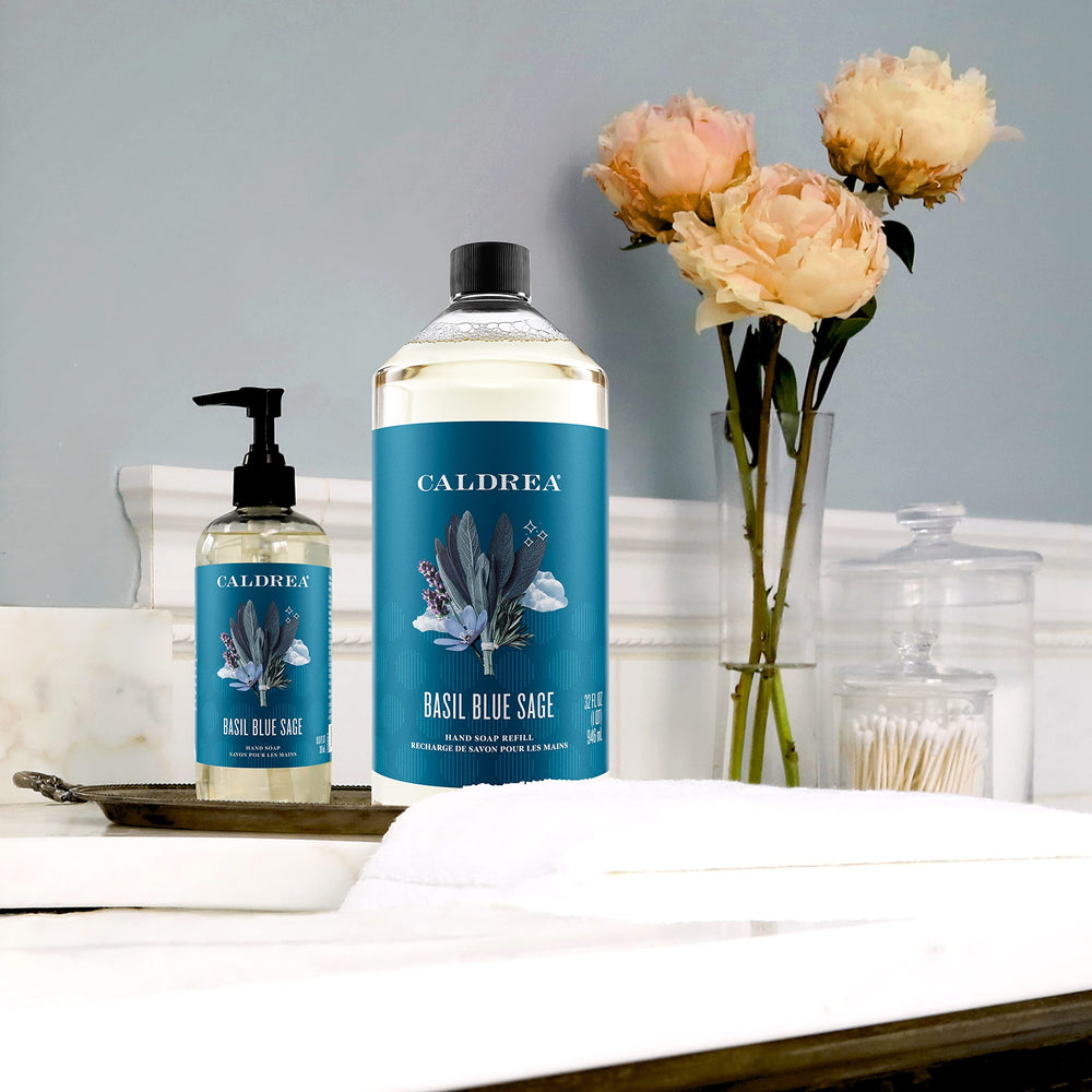 Caldrea Aroma Basil Blue Sage, fragancia herbal envolvente para momentos de cuidado.