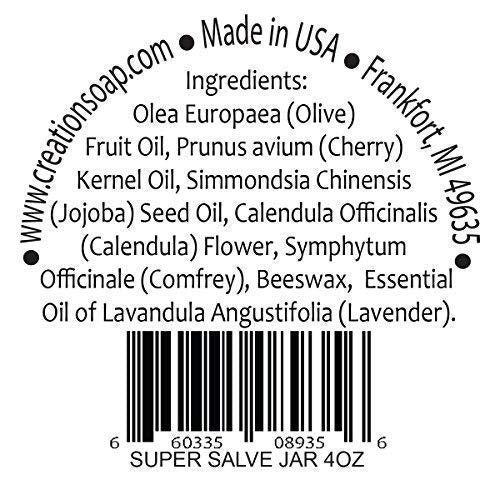 Calendula Comfrey Salve de Creation Pharm, aplicación suave en la palma.