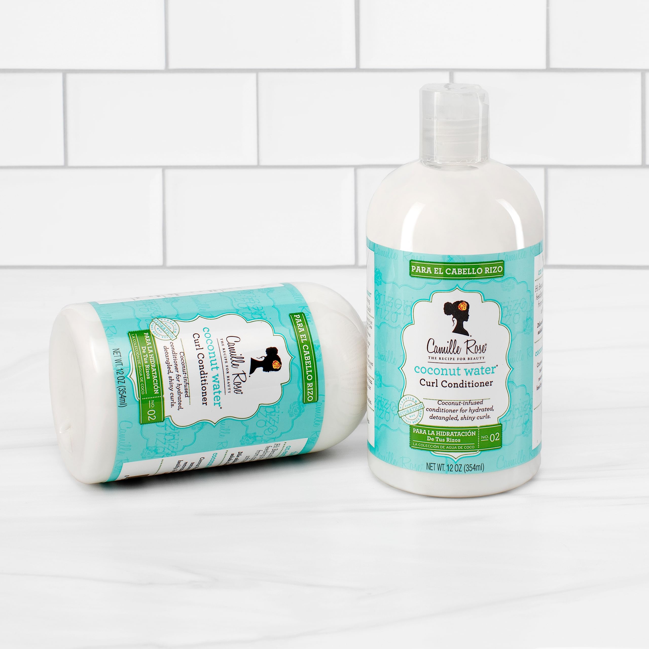 Camille Rose Acondicionador para rizos con agua de coco, rizos hidratados y suaves.