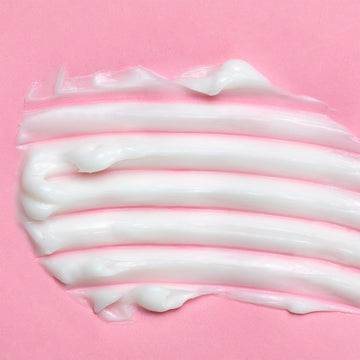 Limpieza de acumulaciones de productos sin resecar el cabello.