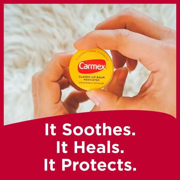 Sensación fresca gracias a camfora y mentol de Carmex.