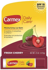 Bálsamo Carmex con sabor cereza y SPF 15 para protección diaria de labios