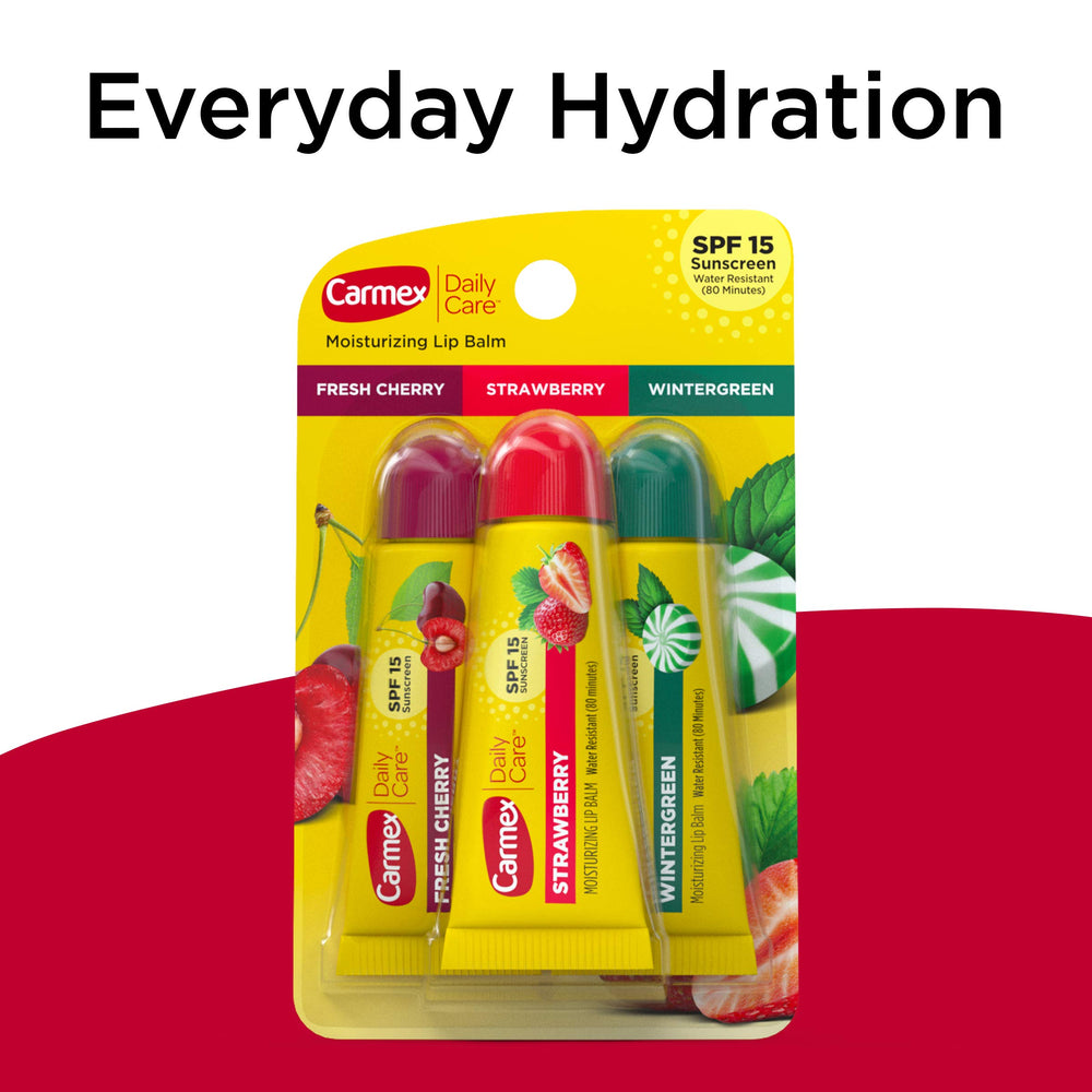 Aplicación suave de Carmex Daily Care en labios.