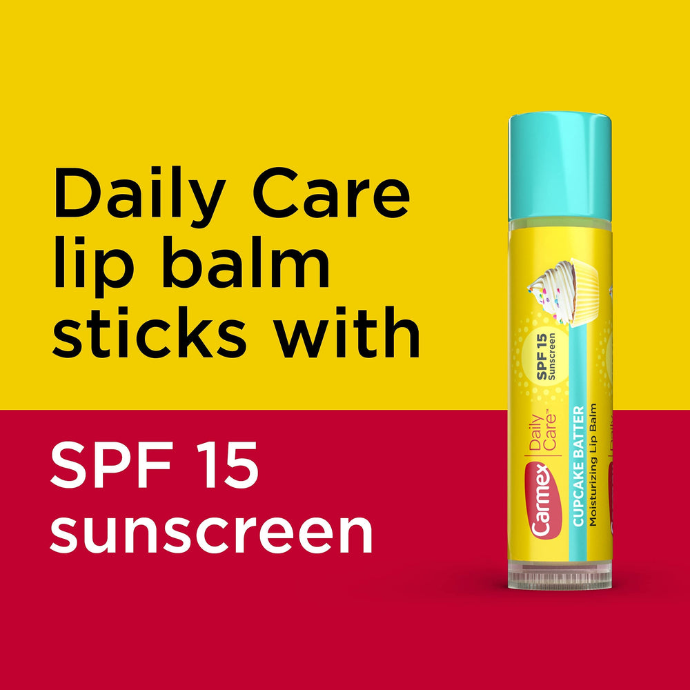 Formato stick práctico de Carmex Daily Care para retoques rápidos.