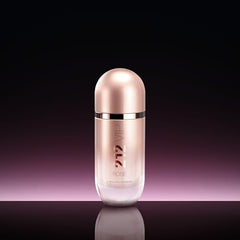 Frasco rosado mate de 212 VIP Rosé, diseño elegante para el tocador.