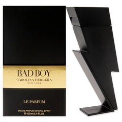 Carolina Herrera Bad Boy Le Parfum: botella en primer plano para una presencia intensa.