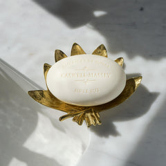 Caswell-Massey Almond, detalle elegante, ideal para regalo.