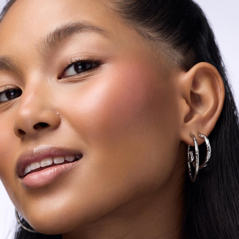 Catrice Blushin' Charm Multi Stick con vitamina E para cuidado ligero.