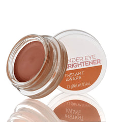 Textura cremosa del corrector iluminador de ojeras Catrice al tacto