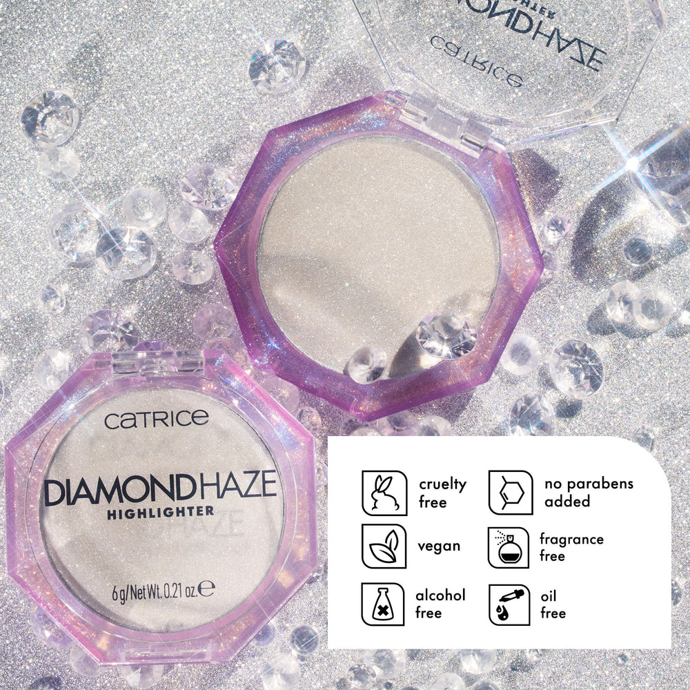 Catrice Diamond Haze ilumina el cuerpo para un brillo ligero y uniforme.