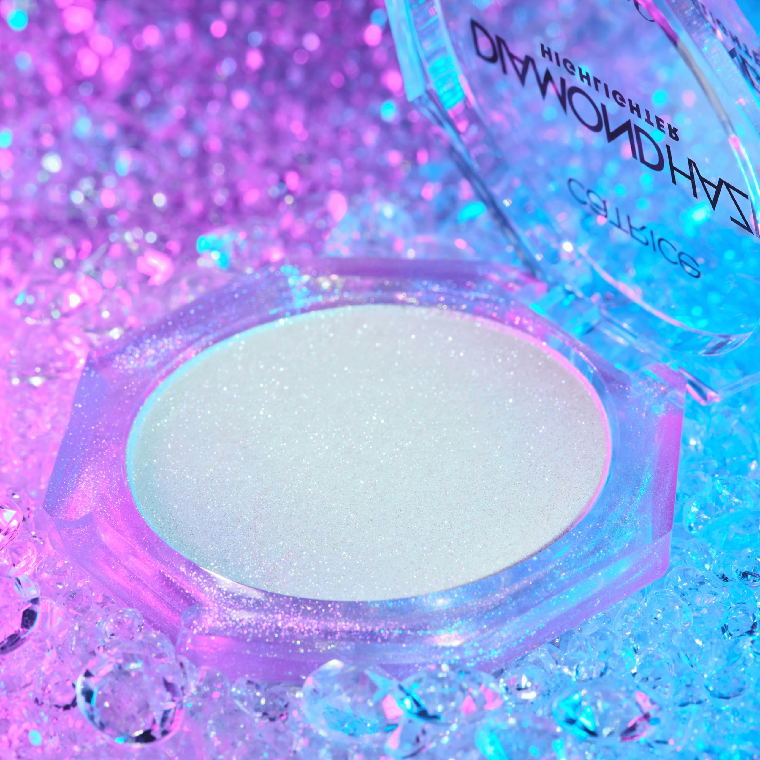 Catrice Diamond Haze es compatible con tonos de piel universales.