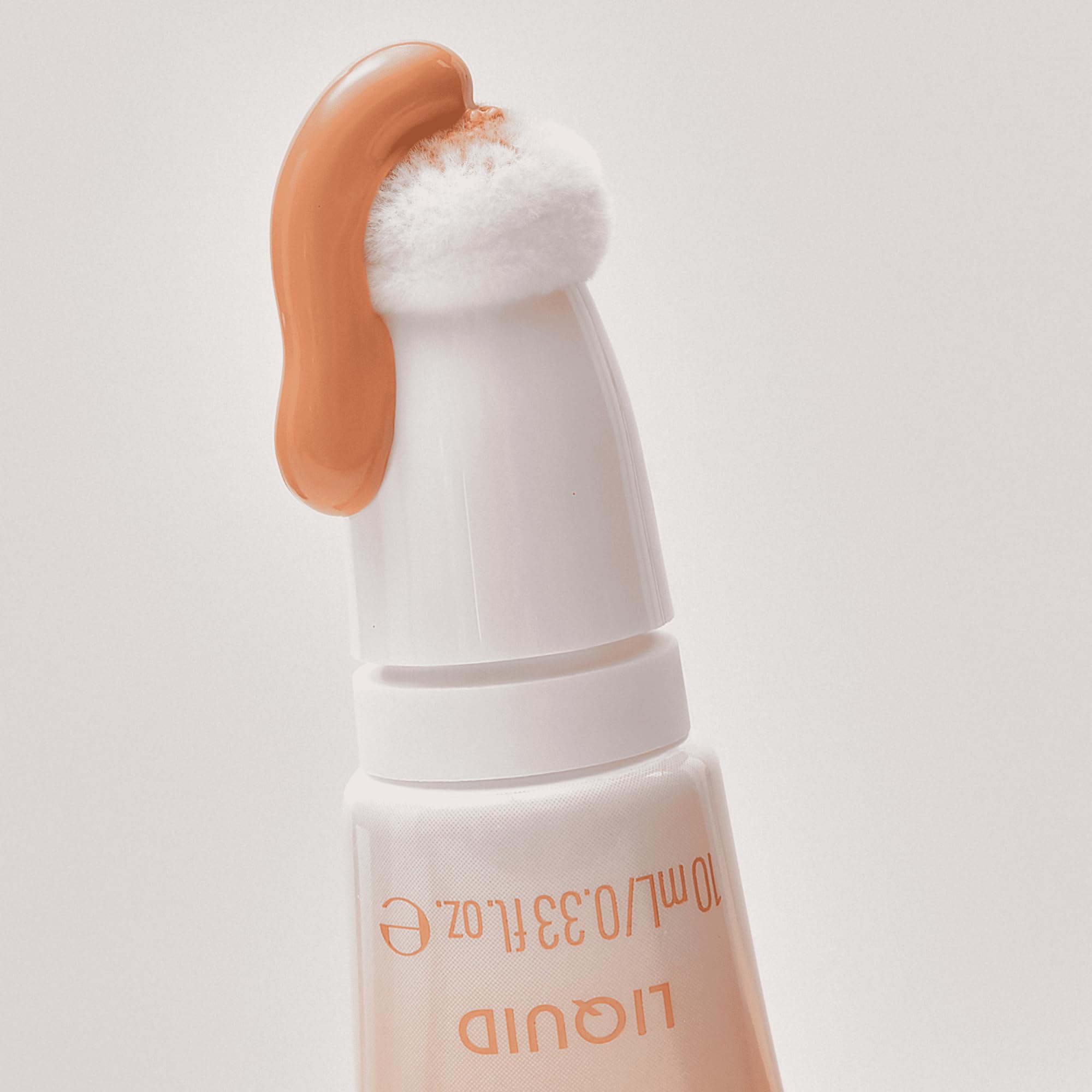 Catrice iluminador líquido para ojos, aplicador esponja integrado para retoques
