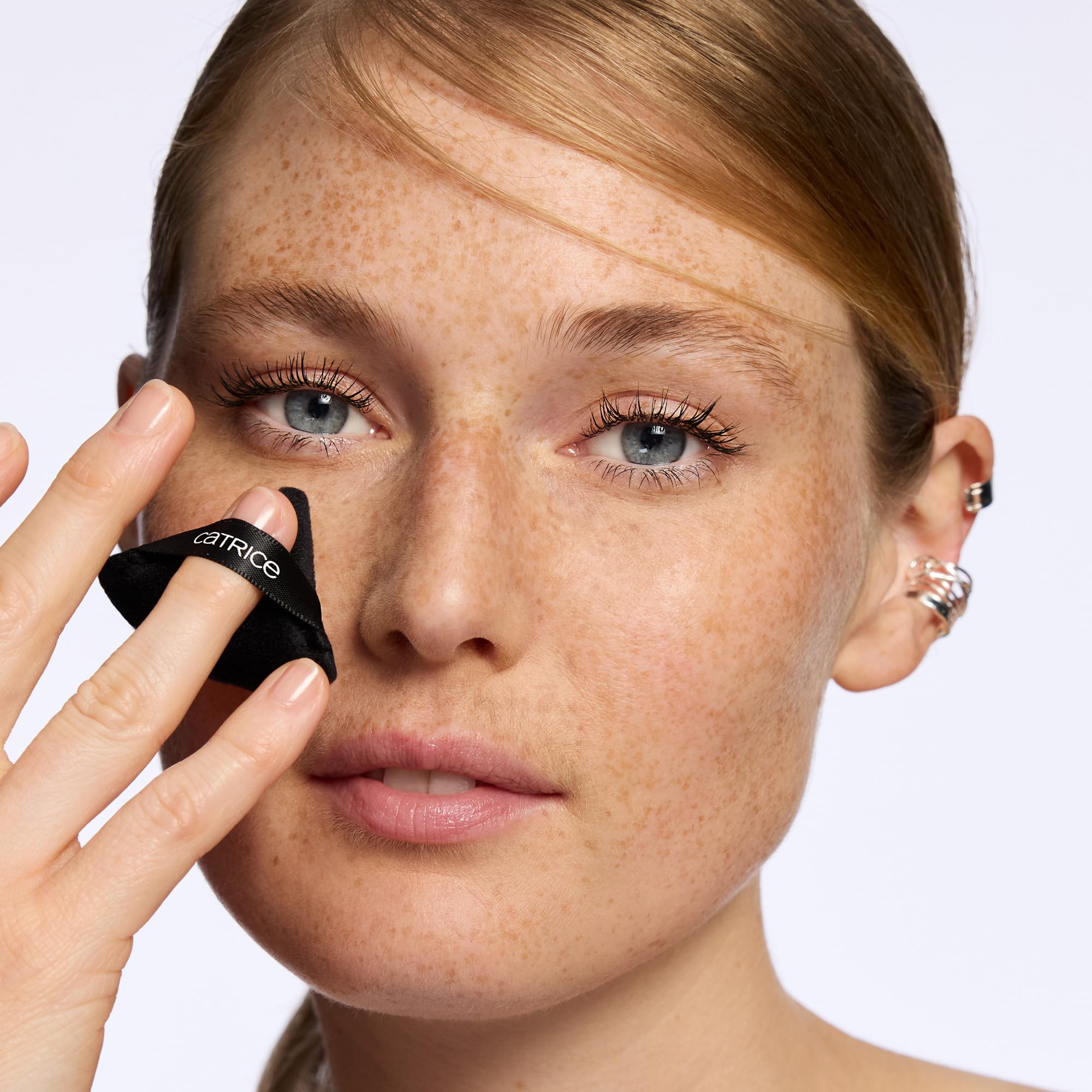 Catrice Magic Perfectors Puff: aplicación suave para un rostro uniforme y difuminado.