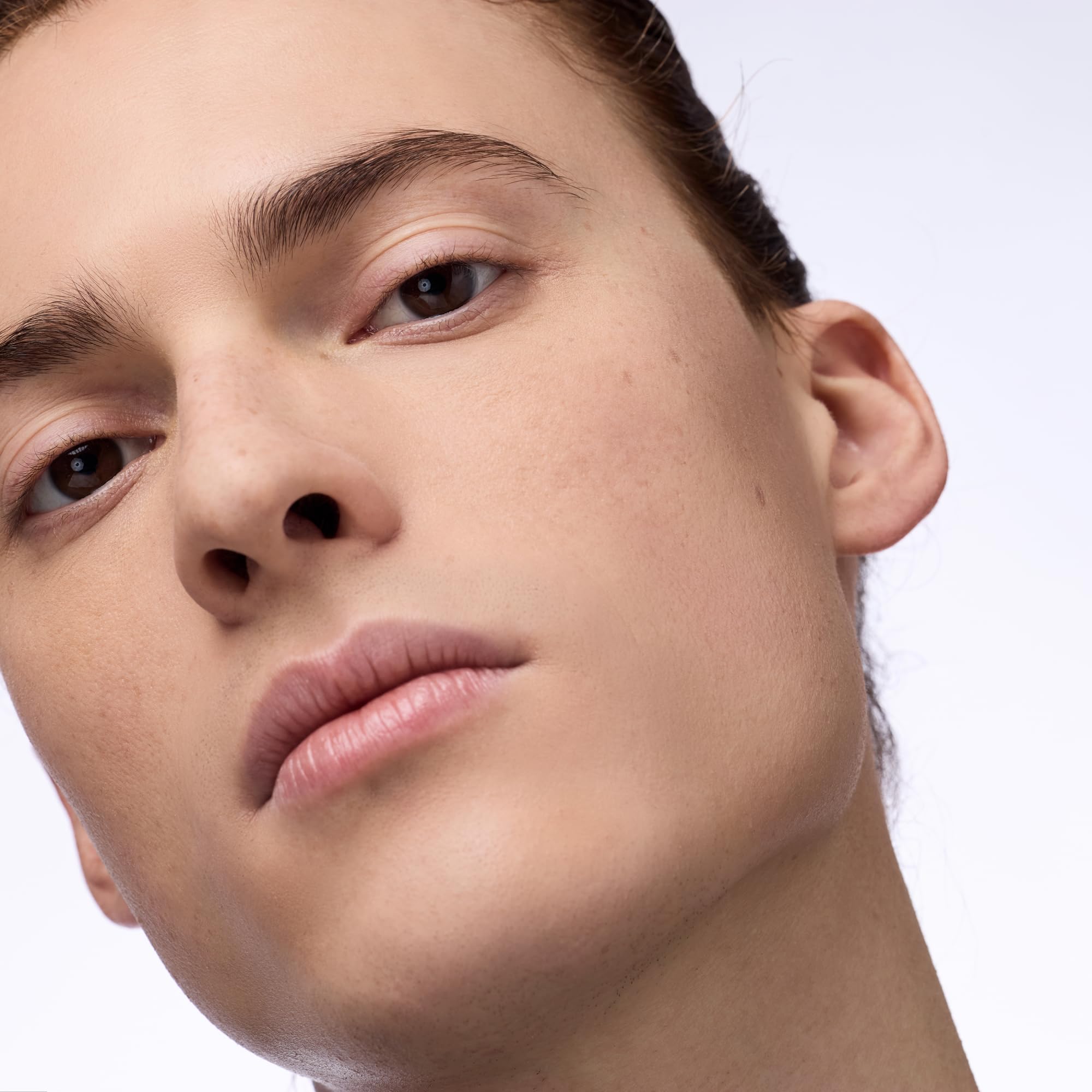 Catrice Magic Shine Eraser textura ligera que se funde con la piel
