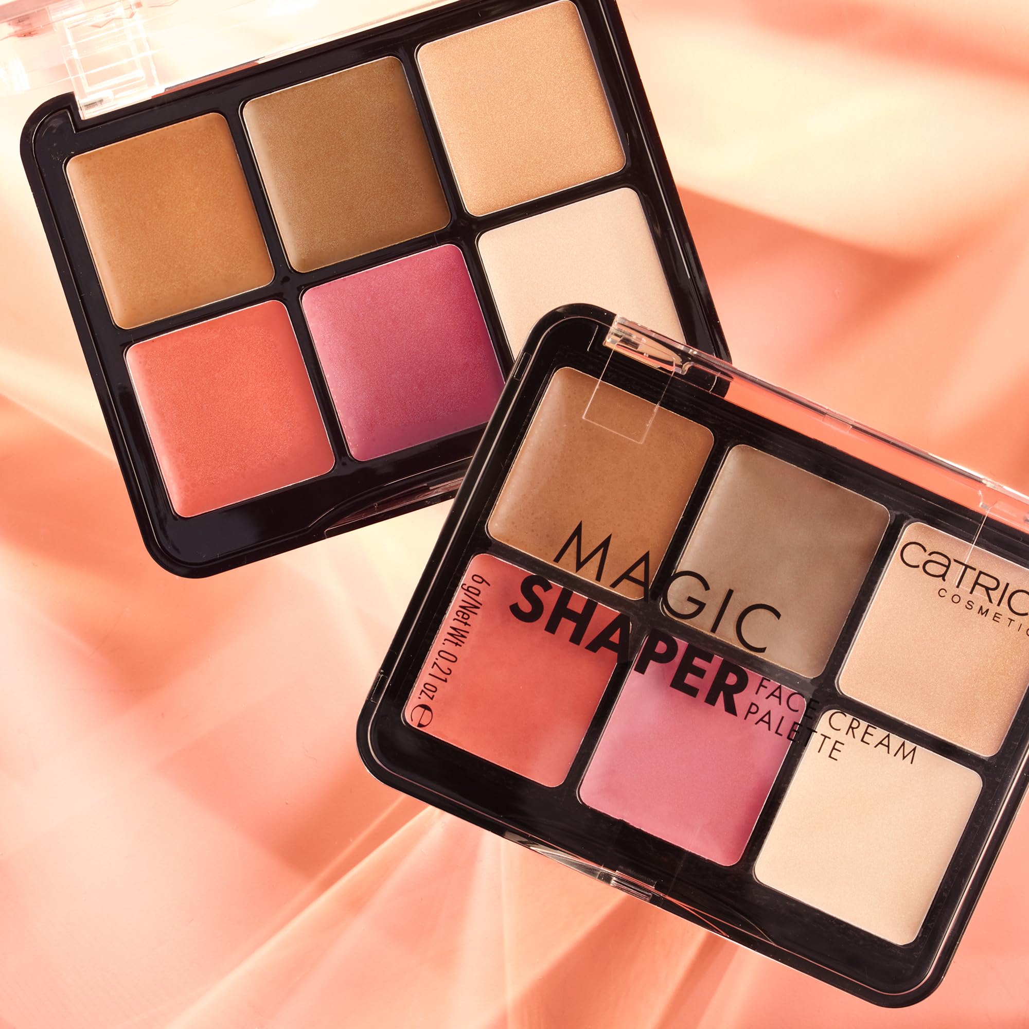Catrice Paleta crema facial modeladora packaging compacto para viaje y retoques rápidos.