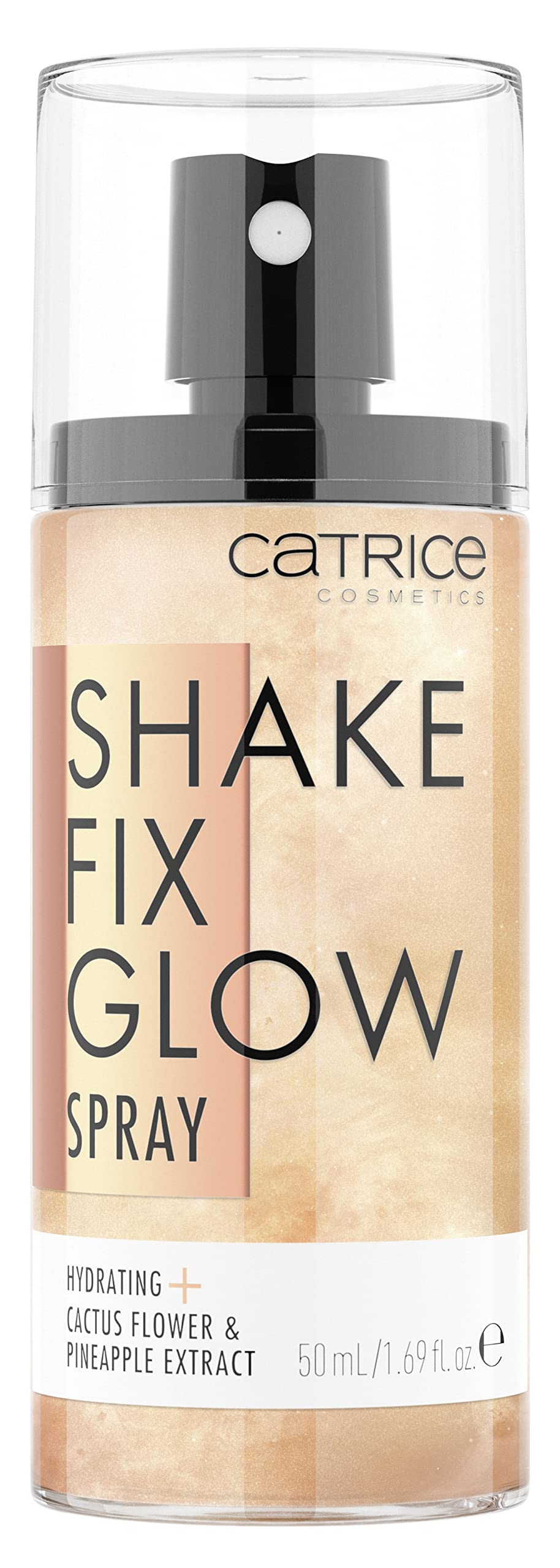 Catrice Shake Fix Glow Spray agitando la botella para fijar el maquillaje