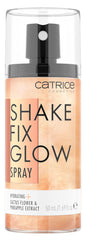 Catrice Shake Fix Glow Spray agitando la botella para fijar el maquillaje