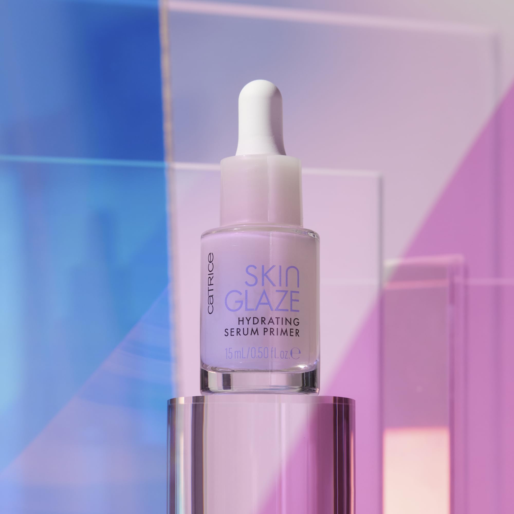 Piel unificada con Catrice Skin Glaze Primer antes del maquillaje.