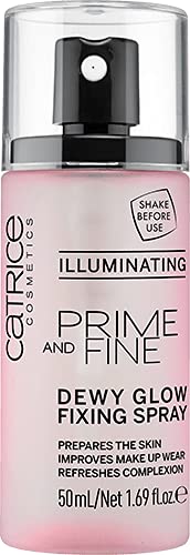 Aplicación en rostro con el spray para primer y fijación ligera