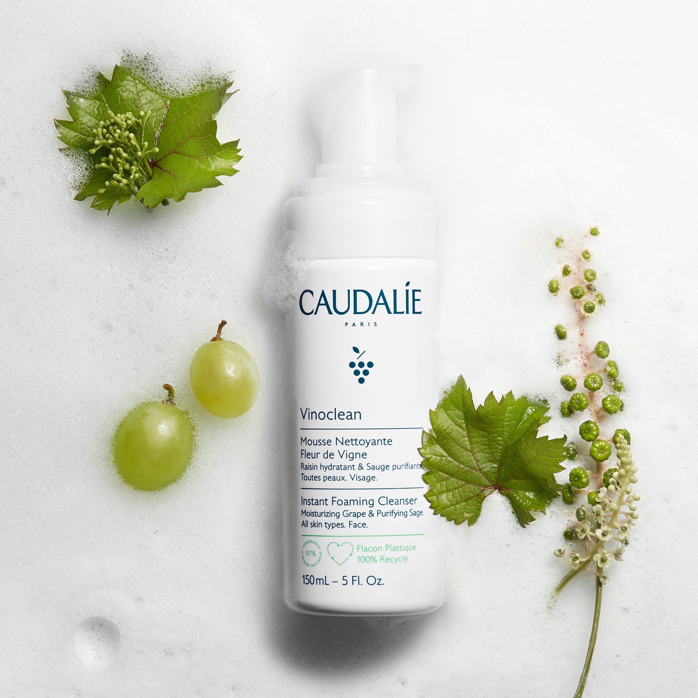 Caudalie Vinoclean textura espuma generosa, sensación suave para piel sensible.