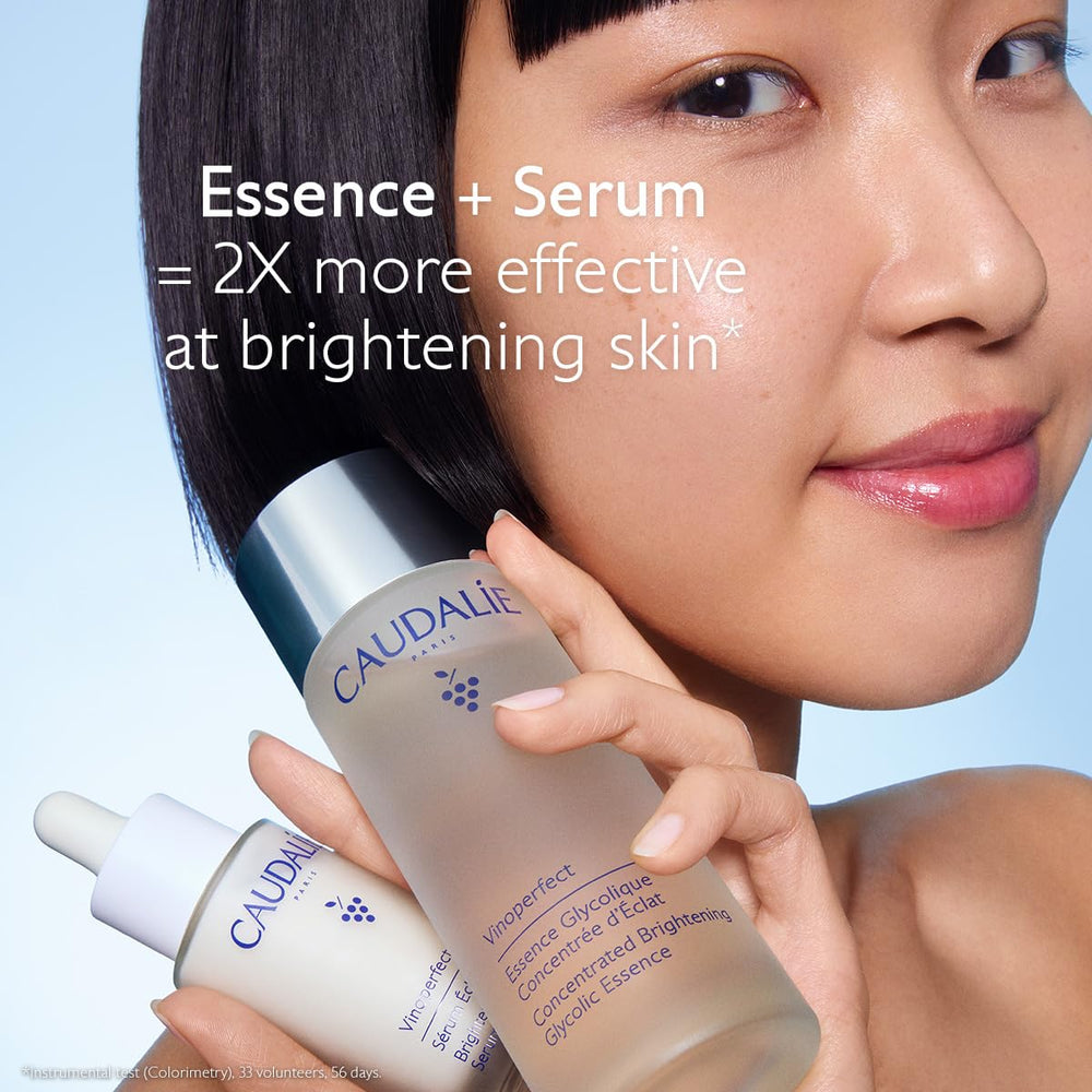Caudalie Vinoperfect Esencia Iluminadora: aplicación con algodón para purificar por la mañana.