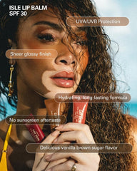 Balsamo Cay Skin Isle, textura hidratante para labios suaves todo el día.
