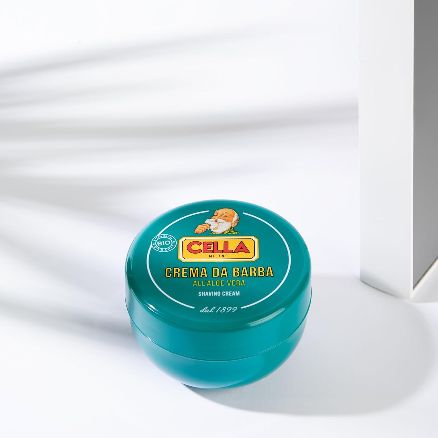 Cella Milano Aloe Vera: deslizamiento suave de la navaja para evitar irritación.